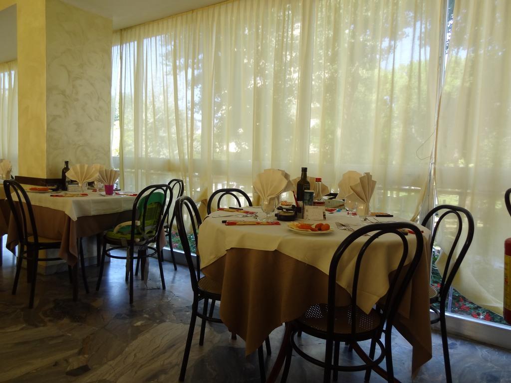 רימיני Hotel Jumbo מראה חיצוני תמונה