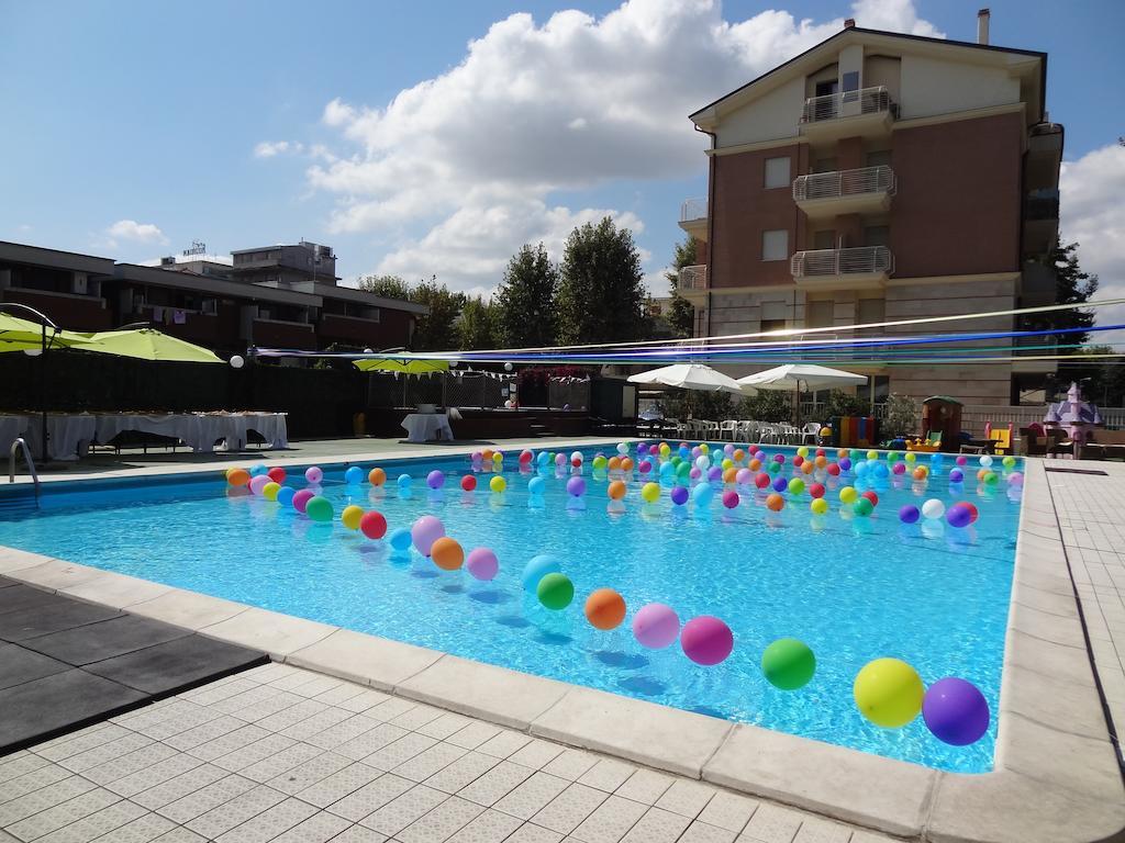 רימיני Hotel Jumbo מראה חיצוני תמונה
