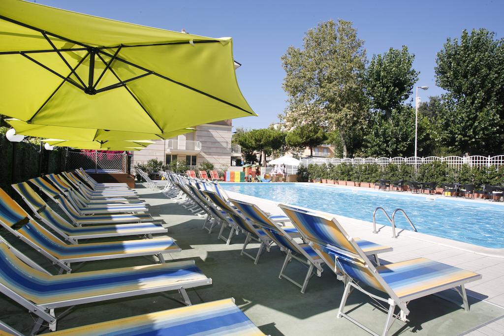 רימיני Hotel Jumbo מראה חיצוני תמונה