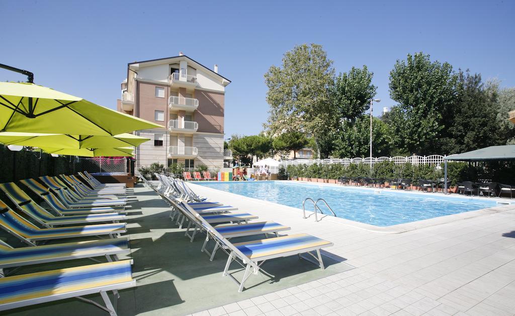 רימיני Hotel Jumbo מראה חיצוני תמונה