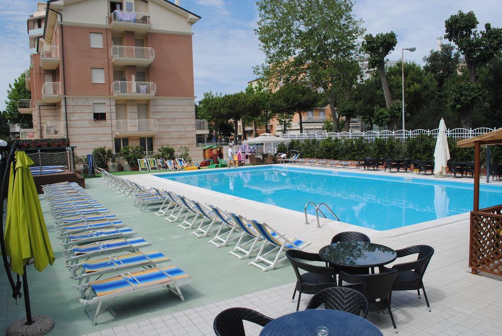 רימיני Hotel Jumbo מראה חיצוני תמונה